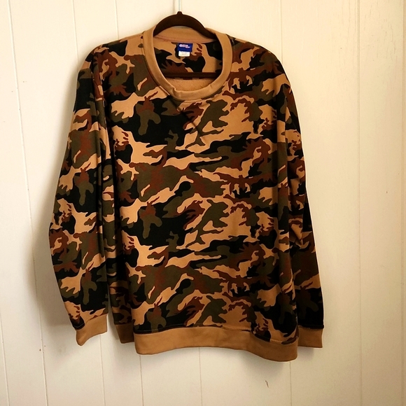 NWOT CAMO MENS SWEATER - Picture 1 of 4